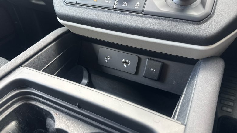 Land Rover Defender 2.0 D200 SE 110 5dr Auto Diesel Estate